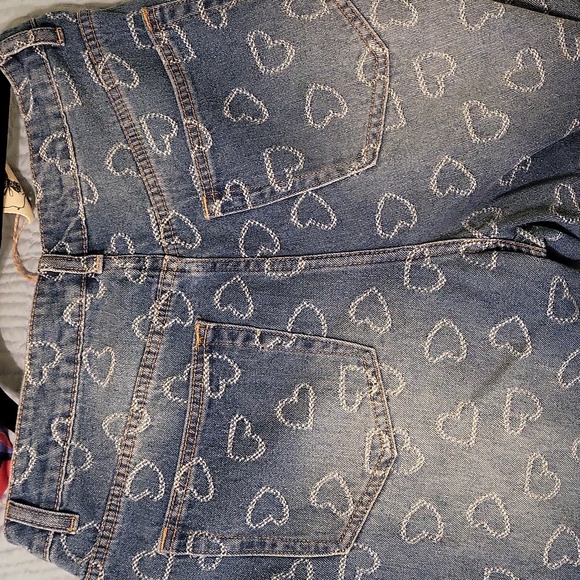 NWT Easel Heart Distressed Jeans - Picture 8 of 12